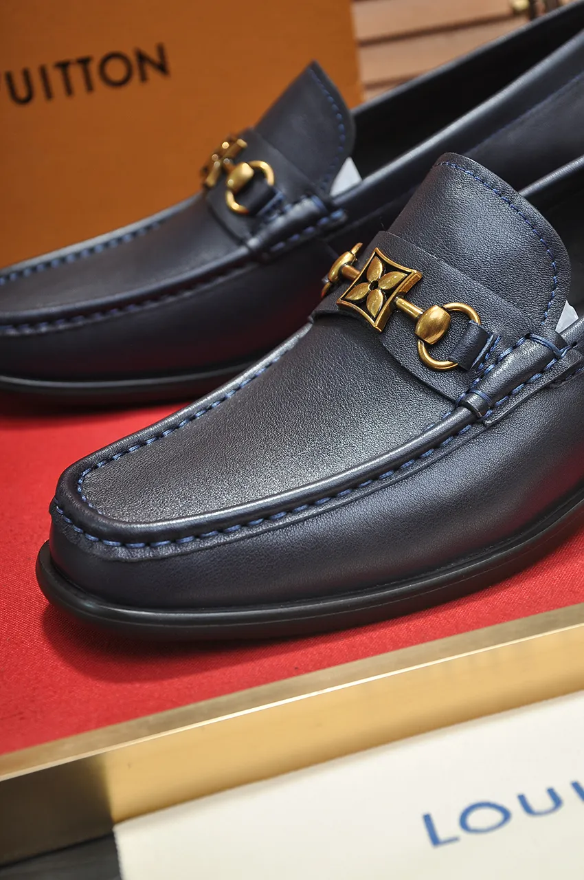 Men's men's shoes 💰520💶 [LV] (original single cowhide lining) 🍀LV's latest genuine leather business suit shoes are launched simultaneously on the official website. The first-layer cowhide imported from Italy is made of heavy gold, 💥official website 1:1 rubber outsole. Versatile to wear, high-end without losing class, and the color combination is extraordinary. This four-season style is alluring when worn on your feet, showing off your big-name flair. Standard code 38-45 (45 customized)